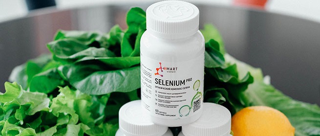 Биодобавка Selenium Pro на фоне листовой зелени и лимона